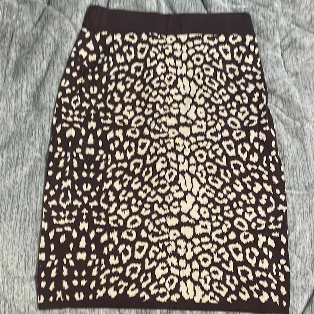 Stylish Black and White Patterned Skirt
